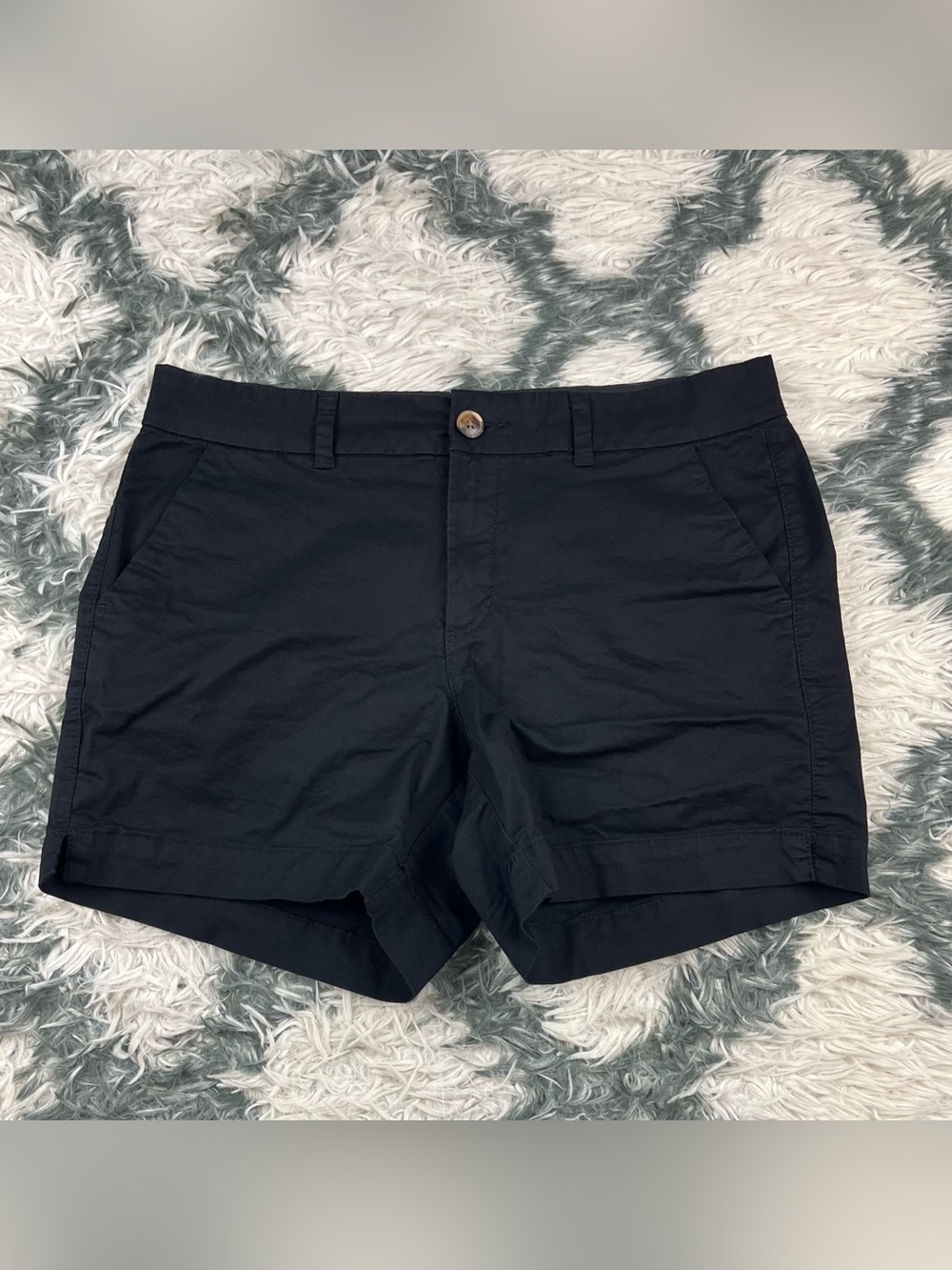Old Navy Women’s Black Mid-Rise Everyday Shorts Size 10